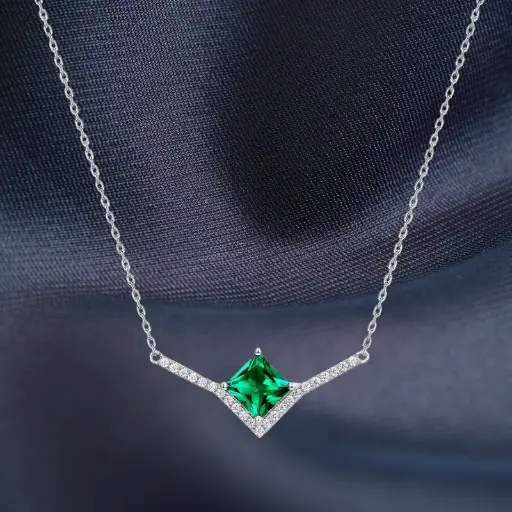 Collier Martha